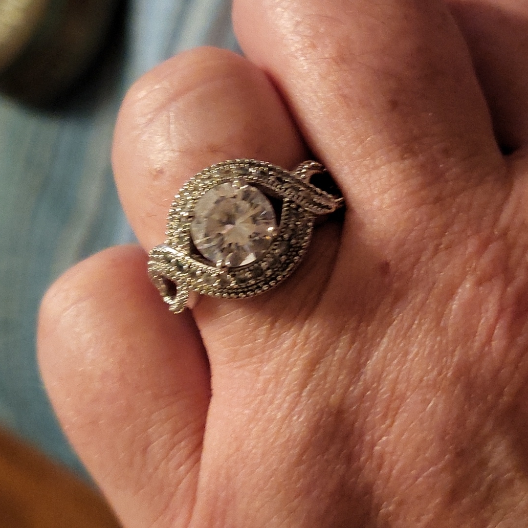 Beautiful Cz Costume Jewelry Ring Sz7